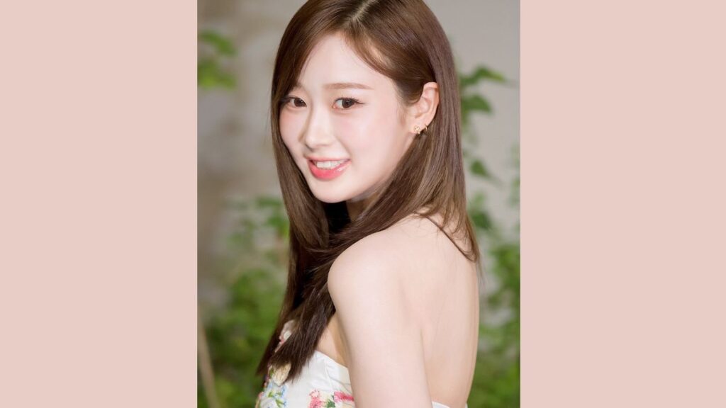 振り返るaespaジゼル