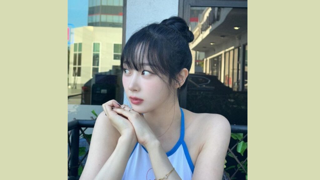 お団子にノースリーブ姿のaespaジゼル