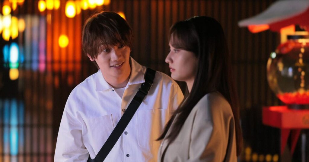 女性の顔色を伺う藤原丈一郎