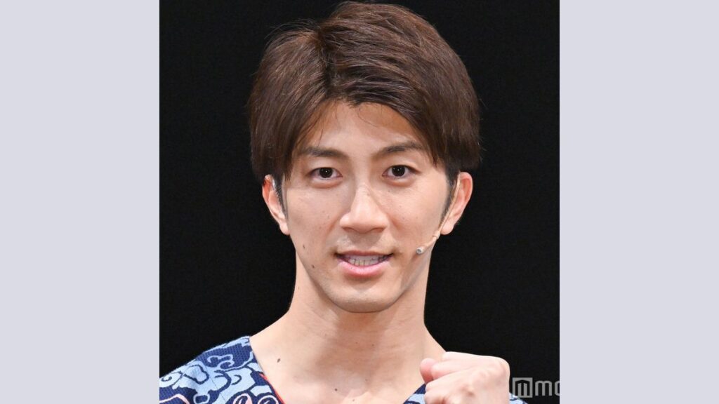 ヘッドセットをつけてる濱田崇裕