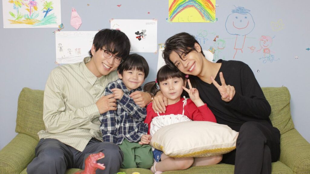 男性と子供2人と松島聡