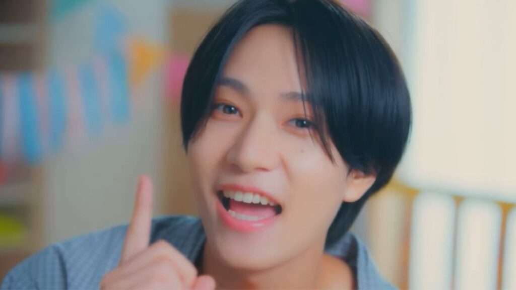 人差し指を立てる橋本将生