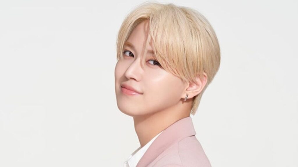 振り向く白岩瑠姫