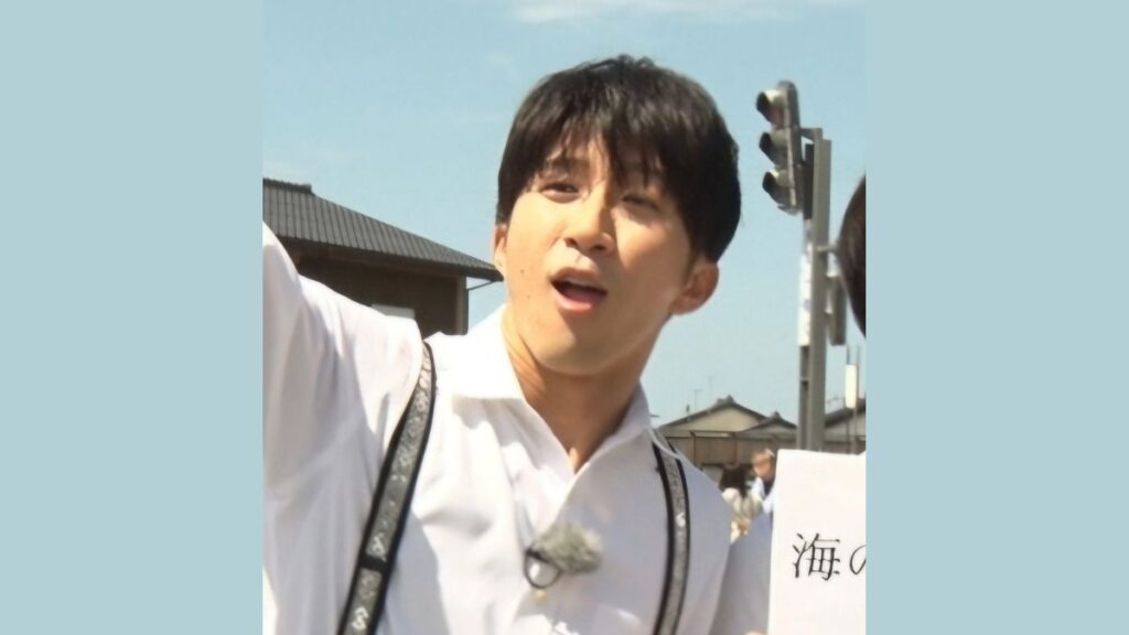 サスペンダー姿の濱田崇裕