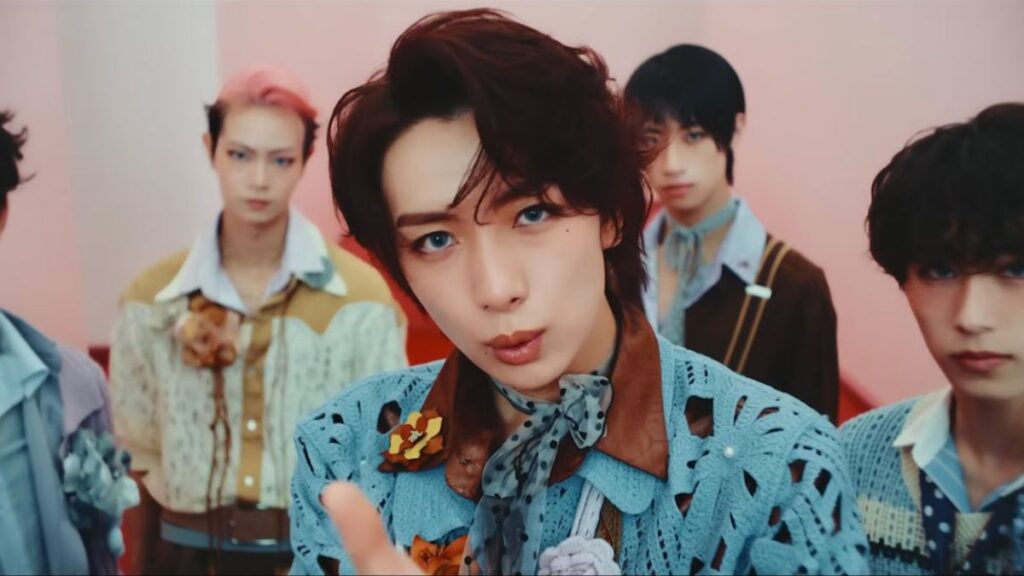 青い瞳の冨田侑暉