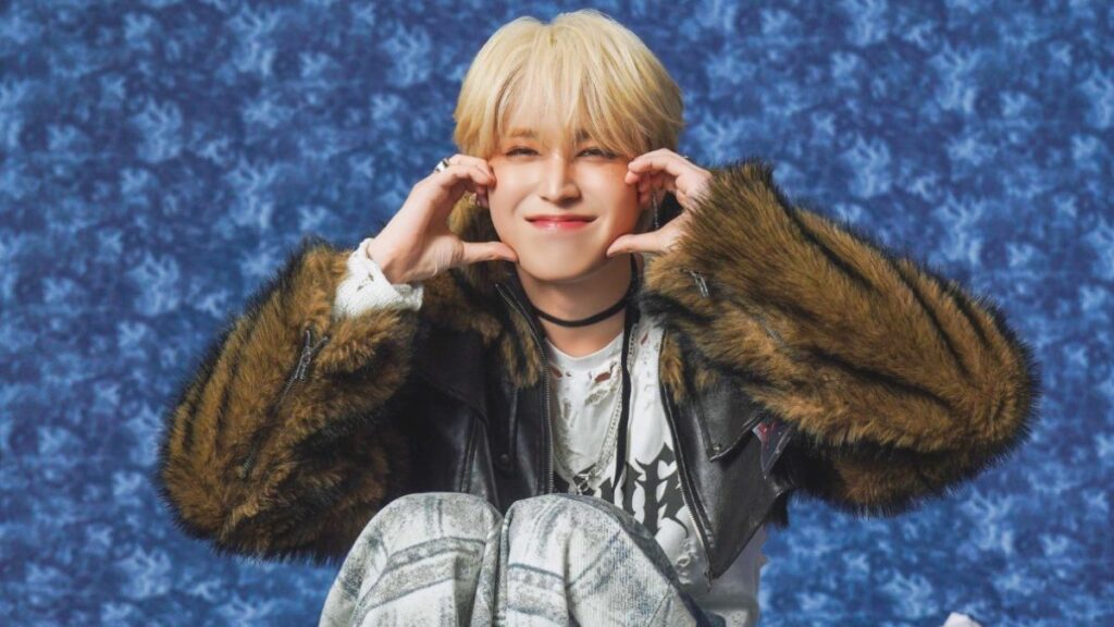 頬にハートを作る白岩瑠姫