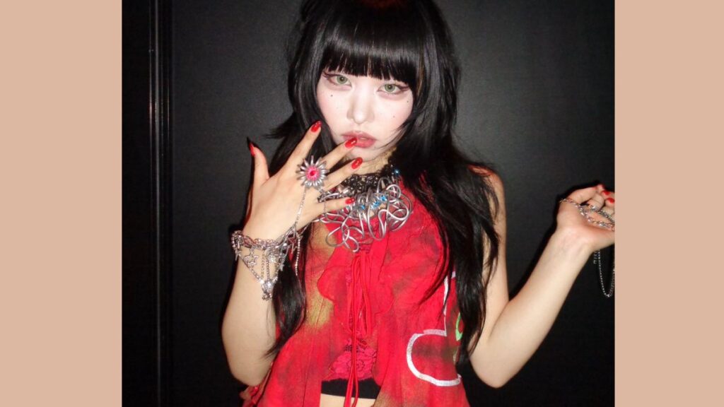 赤いドレスの紫今